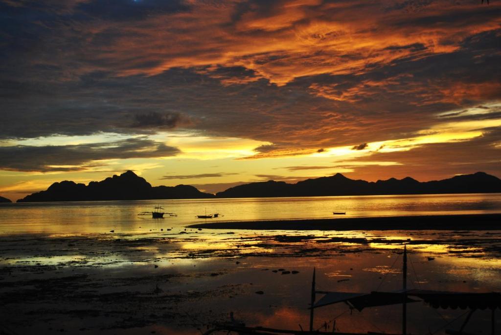 Islandfront Cottages And Restaurant El Nido Exterior photo