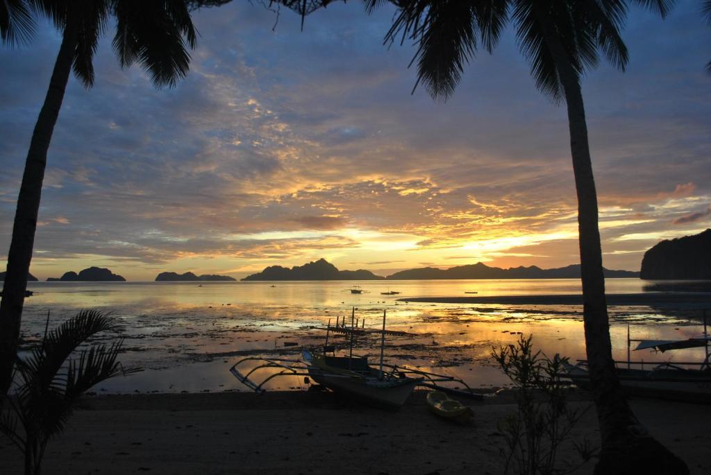 Islandfront Cottages And Restaurant El Nido Exterior photo